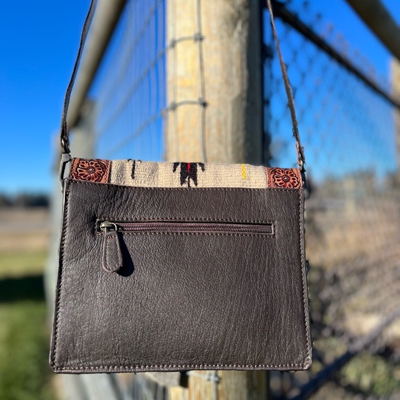 NEW RELEASE Tooled Leather flower Rug Wool flap shoulder bag Boho west Tan Red - Picture 8 of 9